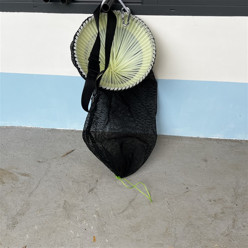 30 cm wide 85 cm long (3 mm mesh eye)